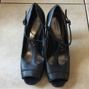 Simply Vera Wang strap on shoes